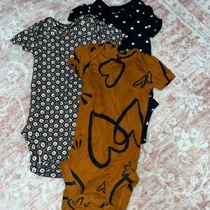 Newborn onesies LIKE NEW